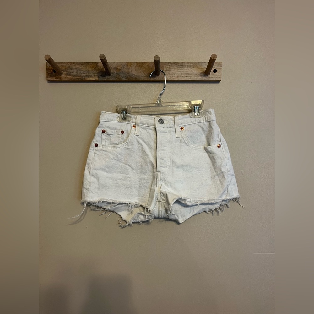 White 501 Levi denim shorts